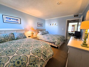 2 bedrooms, WiFi, bed sheets - Oceanview Townhouse with Pool & Balcony Access (Saint Augustine)