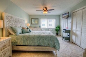 2 bedrooms, WiFi, bed sheets - Oceanfront Condo w/ Pool, Balcony & Beach Access (Saint Augustine)