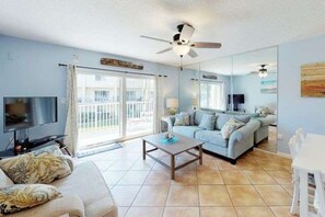 TV, offices - Oceanfront Condo w/ Pool, Balcony & Beach Access (Saint Augustine)