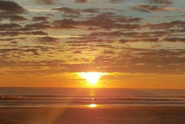 Beach nearby - Oceanfront Condo w/ Pool, Balcony & Beach Access (Saint Augustine)