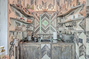 Fridge, microwave, stovetop, dishwasher