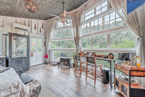 Luxury Treehouse. Pets ok,