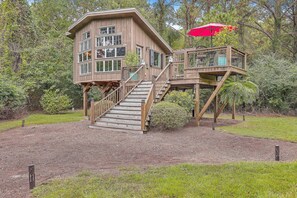 Exterior - Luxury Treehouse. Pets ok, (Wadmalaw Island)