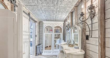 Luxury Treehouse Retreat near Charleston with Loft Pet friendly