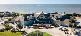 3 bed 3 bath with loft near everything. Pets welcome.