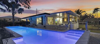 A Serene Florida Escape in Big Pine Key 3 bed 2 bath house, pool, dock, sleep 8