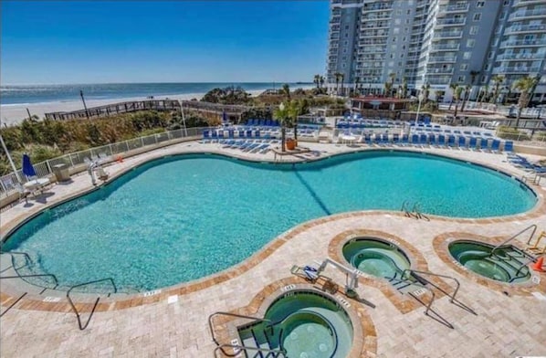 2 indoor pools, 6 outdoor pools