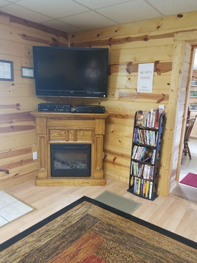 Cozy 1-bedroom house in charming Allardt with AC, WiFi
