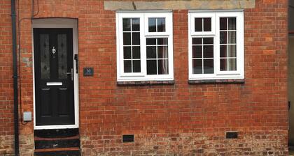 Charming 2BR Edwardian House in Market Town