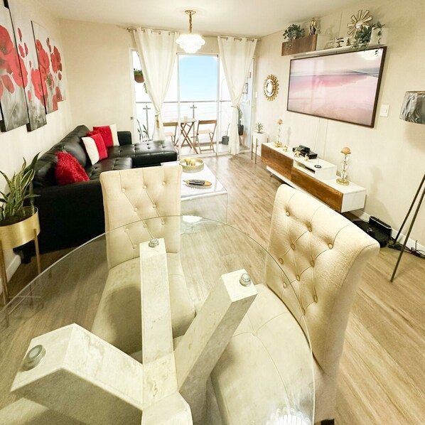 Smart-TV, videospill, bordtennis og bøker