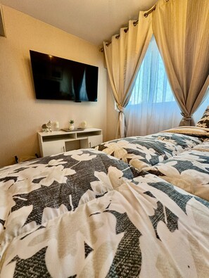 3 habitaciones, caja de seguridad en la habitación y escritorio 