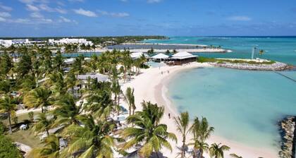 Okyanus: Spectacular oceanview villa w/ pool, Jacuzzi, full staff & golf cart