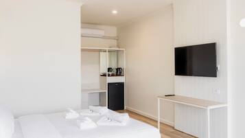 Habitació doble Comfort, pati | Escriptori, espai de treball apte per a portàtils i wifi gratuïta