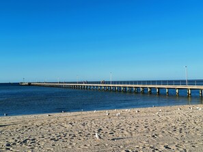 Beach - holiday unit walking to beach (Rosebud)