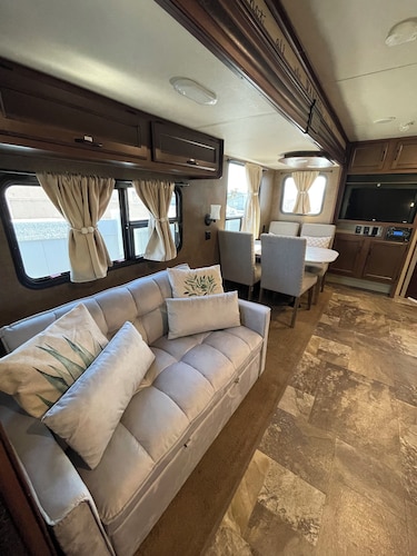 Cozy RV Retreat in Lake Havasu with AC, WiFi and Firepit