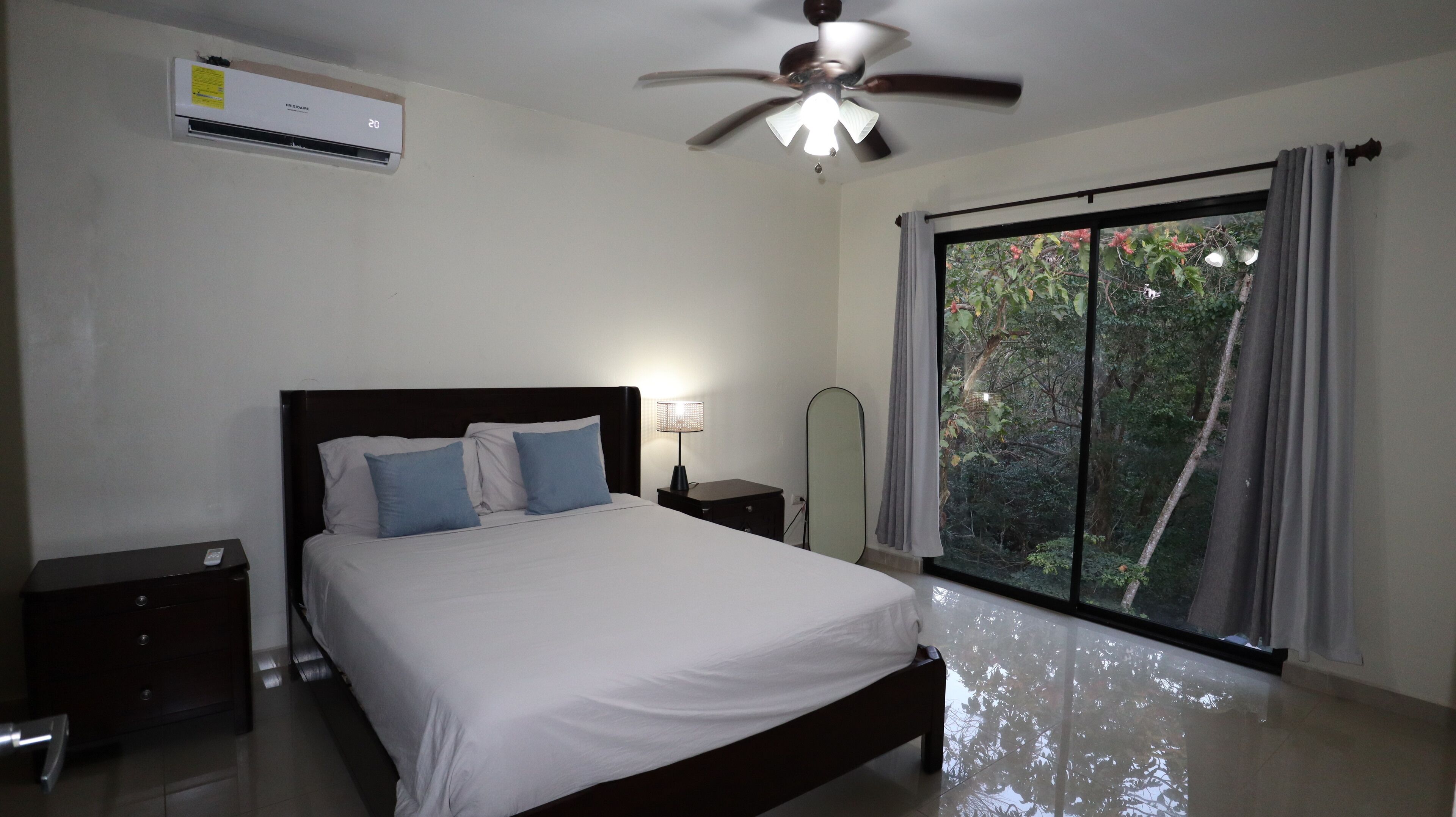 3 habitaciones, escritorio, wifi y ropa de cama 