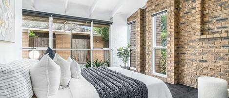 4 bedrooms, free WiFi, bed sheets