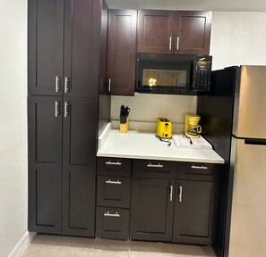 Private kitchen - Fully Furnished Orlando Family Vacation 3Br/2bath (Orlando)