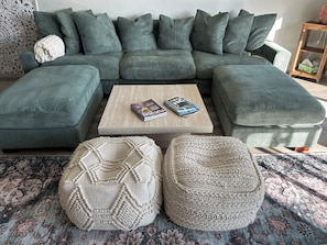 Smart TV, books - Downtown-Spacious 1bdrm, Desert Views, City Lights, Fitness Room, Pool & WiFi (Tucson)