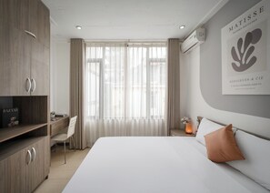 Apartment, 1 Bedroom, City View | 1 bedroom, minibar, desk, laptop workspace - Luxe Paradise Residence 80 Tu Hoa (Hanoi)