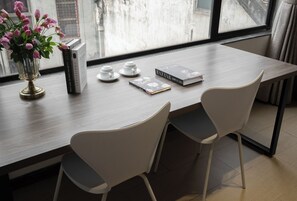 Apartment, 1 Schlafzimmer, Stadtblick | 1 Schlafzimmer, Minibar, Schreibtisch, laptopgeeigneter Arbeitsplatz