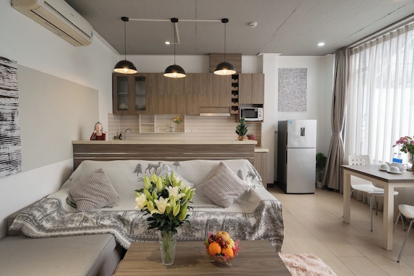 Executive-lejlighed - 1 soveværelse - byudsigt | Opholdsområde | 52-centimeters fladskærms-tv med satellitkanaler