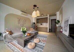 Apartment, 1 Bedroom, City View | Living area | 52-cm flat-screen TV with satellite channels - Luxe Paradise Residence 80 Tu Hoa (Hanoi)