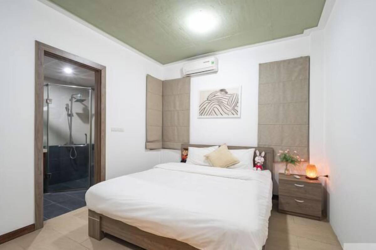 1 kamar tidur, minibar, meja kerja, dan ruang kerja ramah laptop