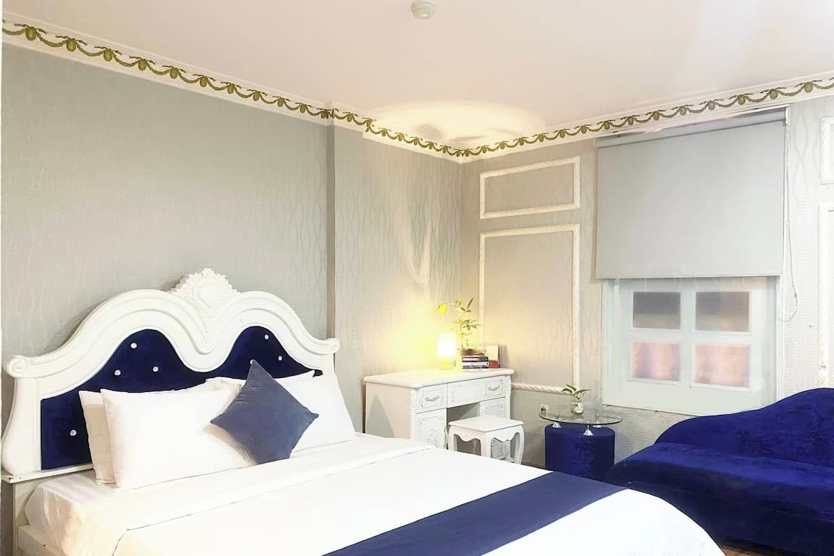 Premier Double Room | Meja, ruang kerja komputer riba, kalis bunyi, Wi-fi percuma