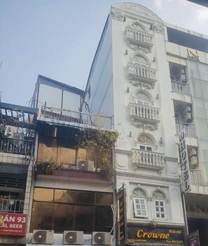 Exterior - Crowne Meow Bui Vien Hotel 2 (Ho Chi Minh City)