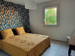 2 slaapkamers, een strijkplank/strijkijzer, gratis wifi, beddengoed