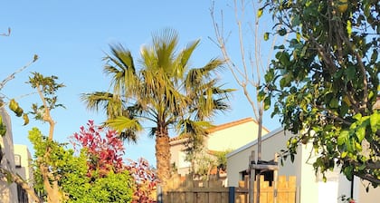 Charming single-storey villa, air-conditioned, in quiet neighborhood. terrace, garden.