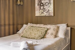1 bedroom, iron/ironing board, internet, bed sheets