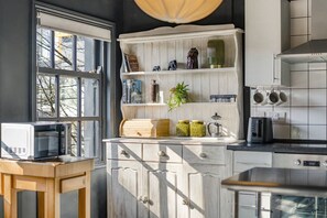 Fridge, microwave, oven, coffee/tea maker