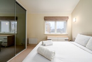 1 chambre, bureau, fer et planche Ă repasser, accĂšs Internet