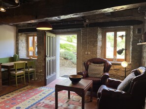 المنشأة من الداخل