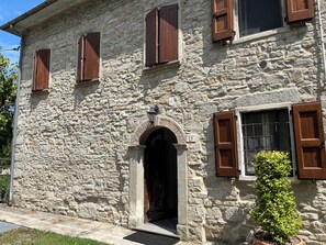 تفاصيل الفندق من الخارج