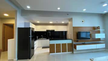 Deluxe Apartment, 2 Bedrooms, City View | Living area | 32-inch Smart TV with cable channels, offices