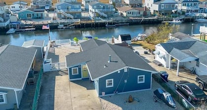 Beautifully updated waterfront home great for families & friends +beach badges.