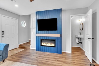 Bike-in Bike-out handsome 3-bedroom townhome in heart of Bentonville