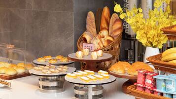 Free daily buffet breakfast