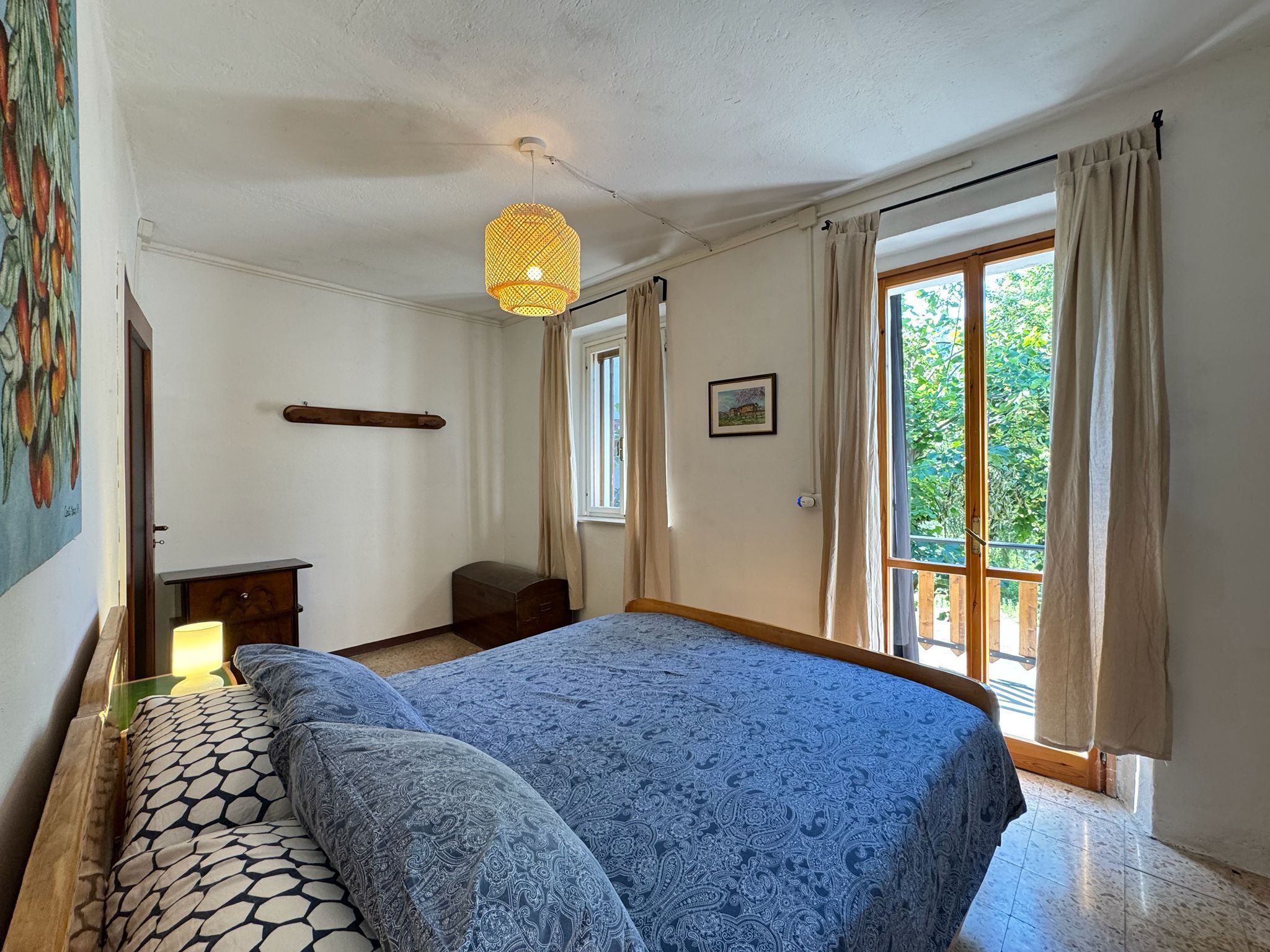 3 bedrooms, desk, iron/ironing board, travel cot