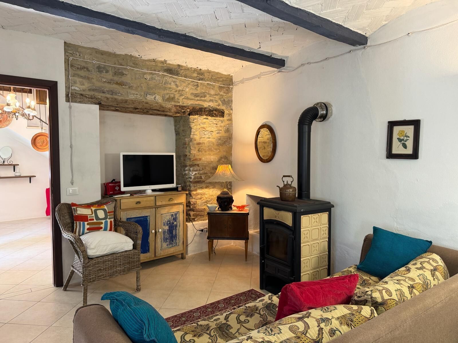 Flat-screen TV, fireplace