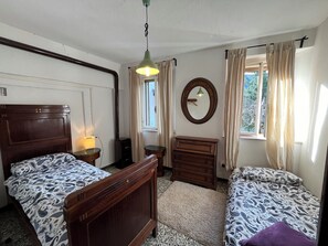 3 bedrooms, iron/ironing board, travel crib, free WiFi