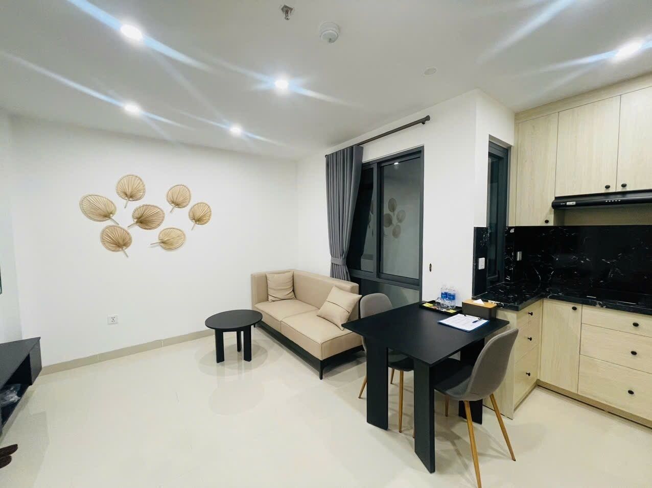 Deluxe Apartment, Balcony, City View | Living area