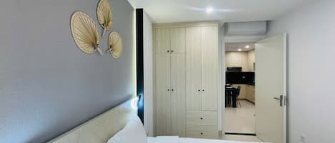 Caixa forta a l'habitació, decoració individual i mobiliari individual