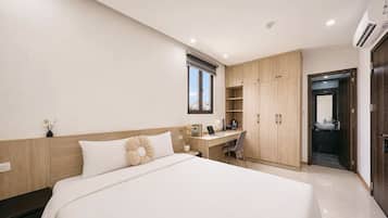 Basic Apartment | In-room safe, desk, blackout curtains, free WiFi