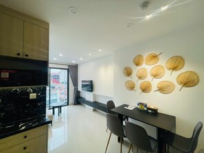 Family Apartment, Balcony, City View | Living area