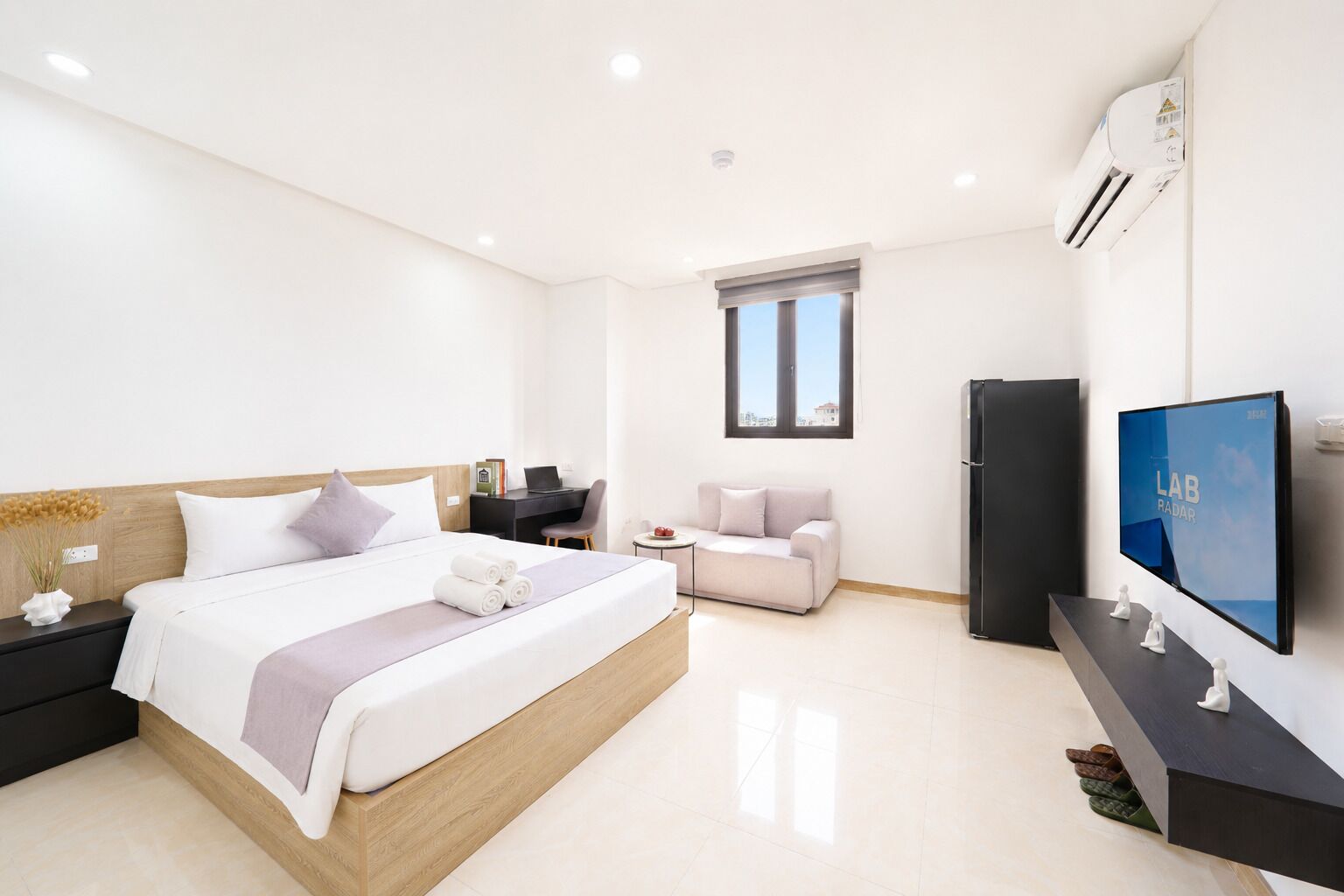 Basic Apartment | In-room safe, desk, blackout drapes, WiFi (free)