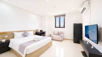 Basic Apartment | In-room safe, desk, blackout drapes, WiFi (free)